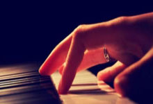 无人机表演给国足加油!杭州世预赛主场氛围已彻底点燃.